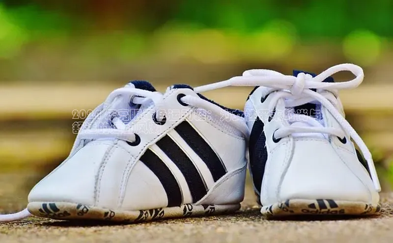 米兰app官网登录字节跳动2024 年亮眼黄色运动鞋：为女性带来时尚与
舒适的运动风潮