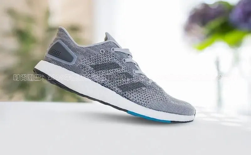时尚潮流：2025年度新款运动鞋设计，面向60岁高龄男士的引领风尚之作