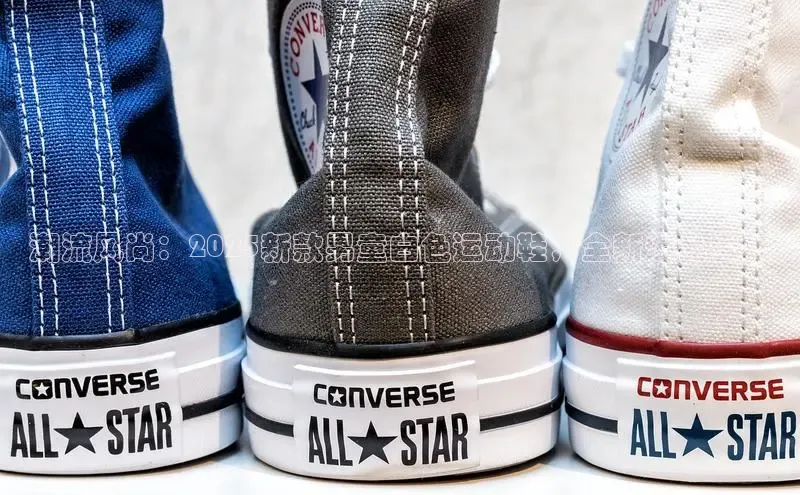 潮流风尚：2025新款男童白色运动鞋，全新爆品登场